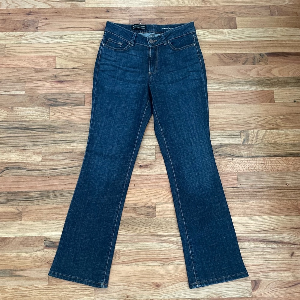 LIKE NEW Lee curvy fit boot cut jeans size 10